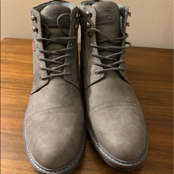 Levi’s Boots - Picture 2 of 4